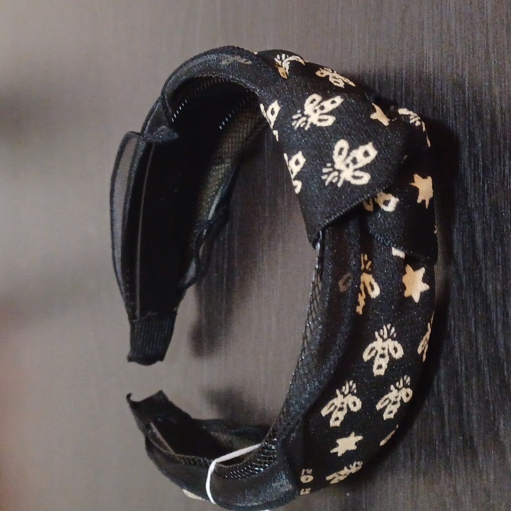 Elegant Black and Cream Patterned Headband